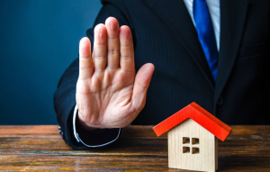 Iran dispute triggers some to scrap homebuying strategies