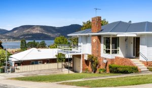 First American Elder Commercial Realty Economic Expert Xander Snyder Named a HousingWire 2024 Rising Stars Award Winner