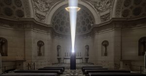 a beam of white light sculpts through paris’ historical chapel